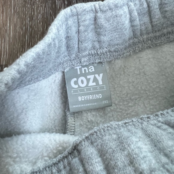 TNA Aritzia Cozy Fleece Perfect Sweatpant Joggers - Picture 3 of 4